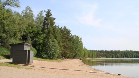 uimakopit rannalla/
