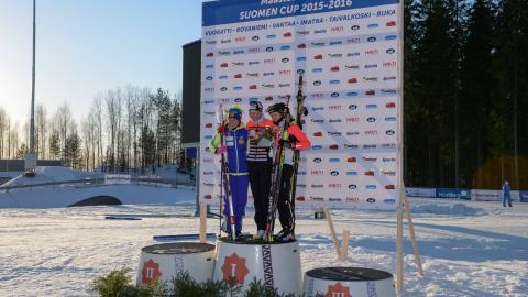 Maastohiihdon Suomen Cup Naishiihtäjiä palkintokorokkeella maastohiihdon Suomen Cupissa Imatralla