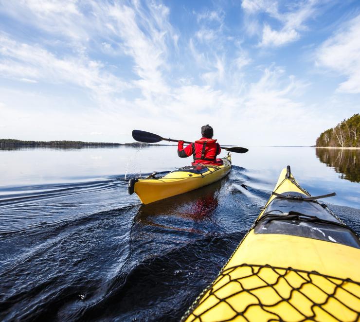 keltainen kajakki lähikuvassa
